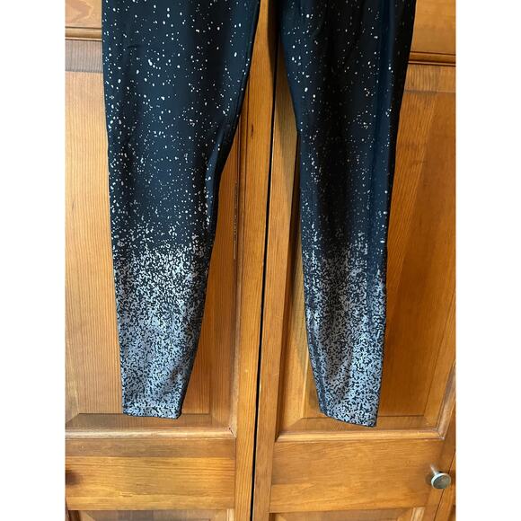 Beyond Yoga Women's High Waisted Alloy Ombre Midi Leggings Solid Black Size S - Picture 3 of 11